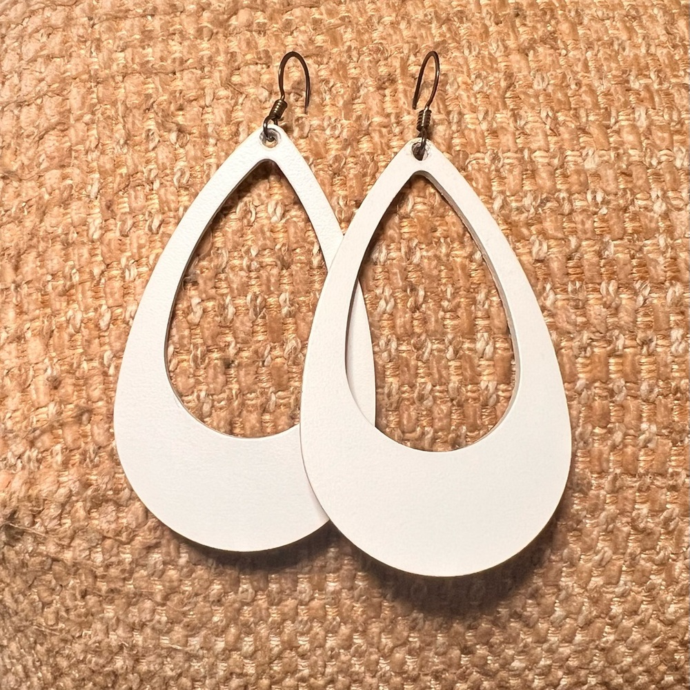 Chic White Teardrop Earrings